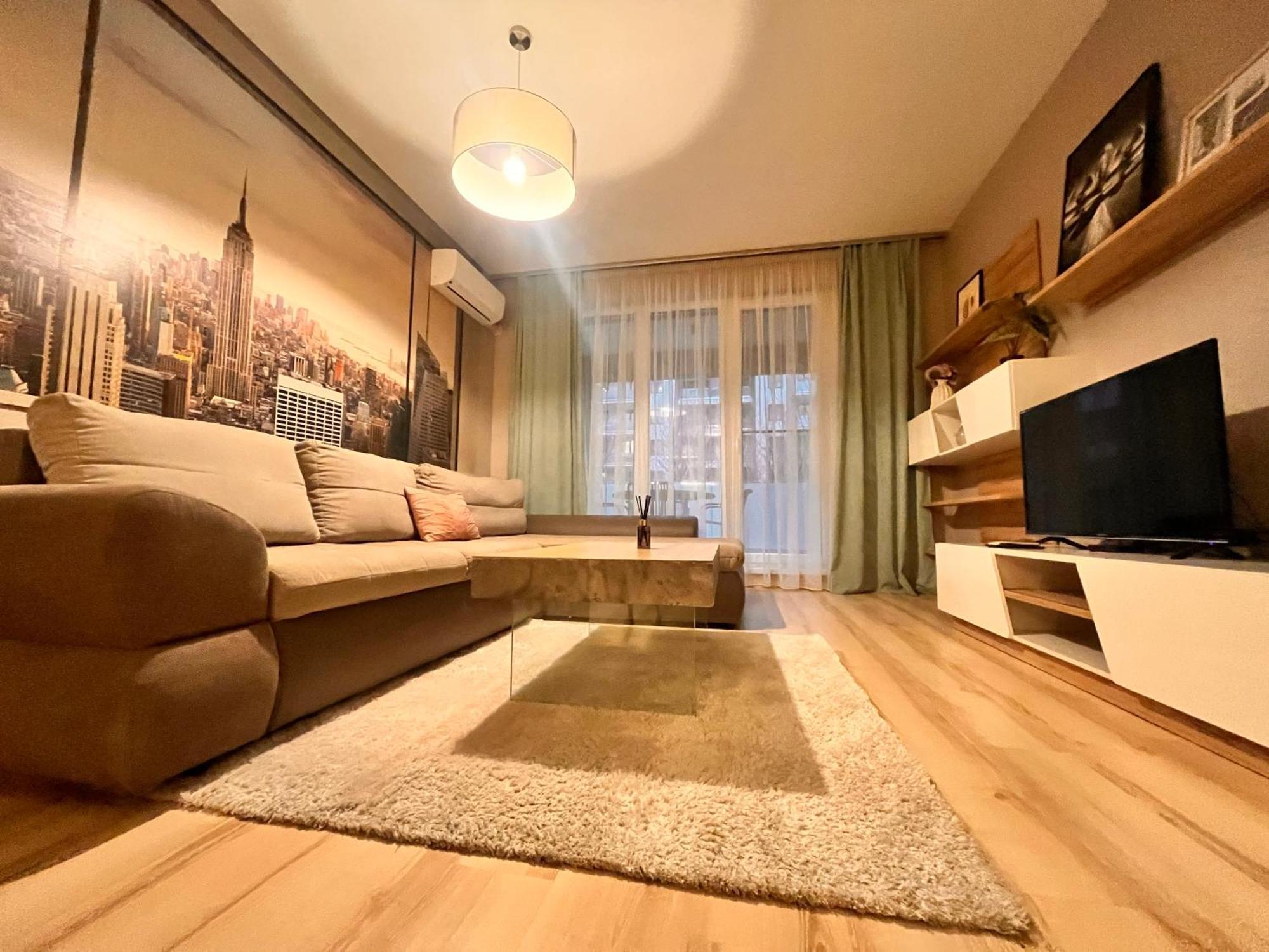 Ultra Sale - Alberto's - Book Now Apartment