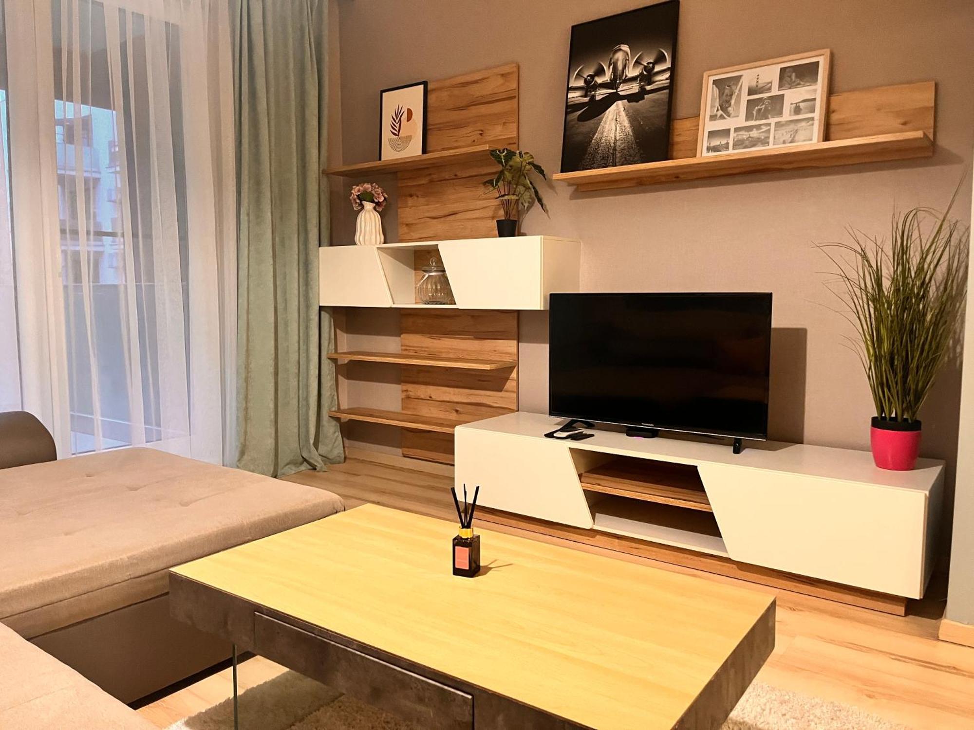 Apartment Ultra Sale - Alberto's - Book Now *